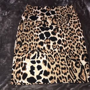 LuLaRoe Sz M Pencil Skirt-can be worn as scarf too